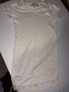 Athleta Light Cream Short Sleeve Scoop Neck Tunic